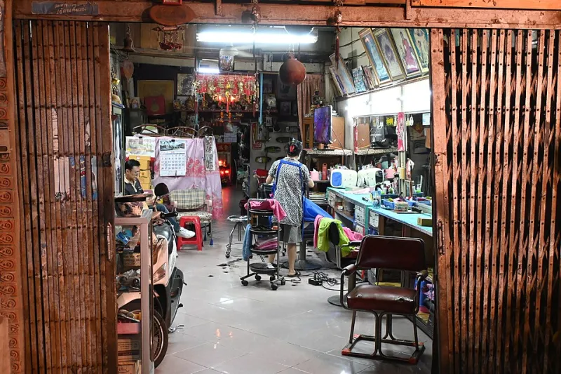 The Heritage Illusion: Britain's Barbershop Boom Conceals an Unregulated Plastic Footprint